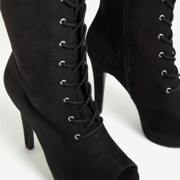 🖤 Torrid Thigh-High Lace-Up Peep Toe Platform Boots – 7.5WW 🖤 - Picture 2 of 10